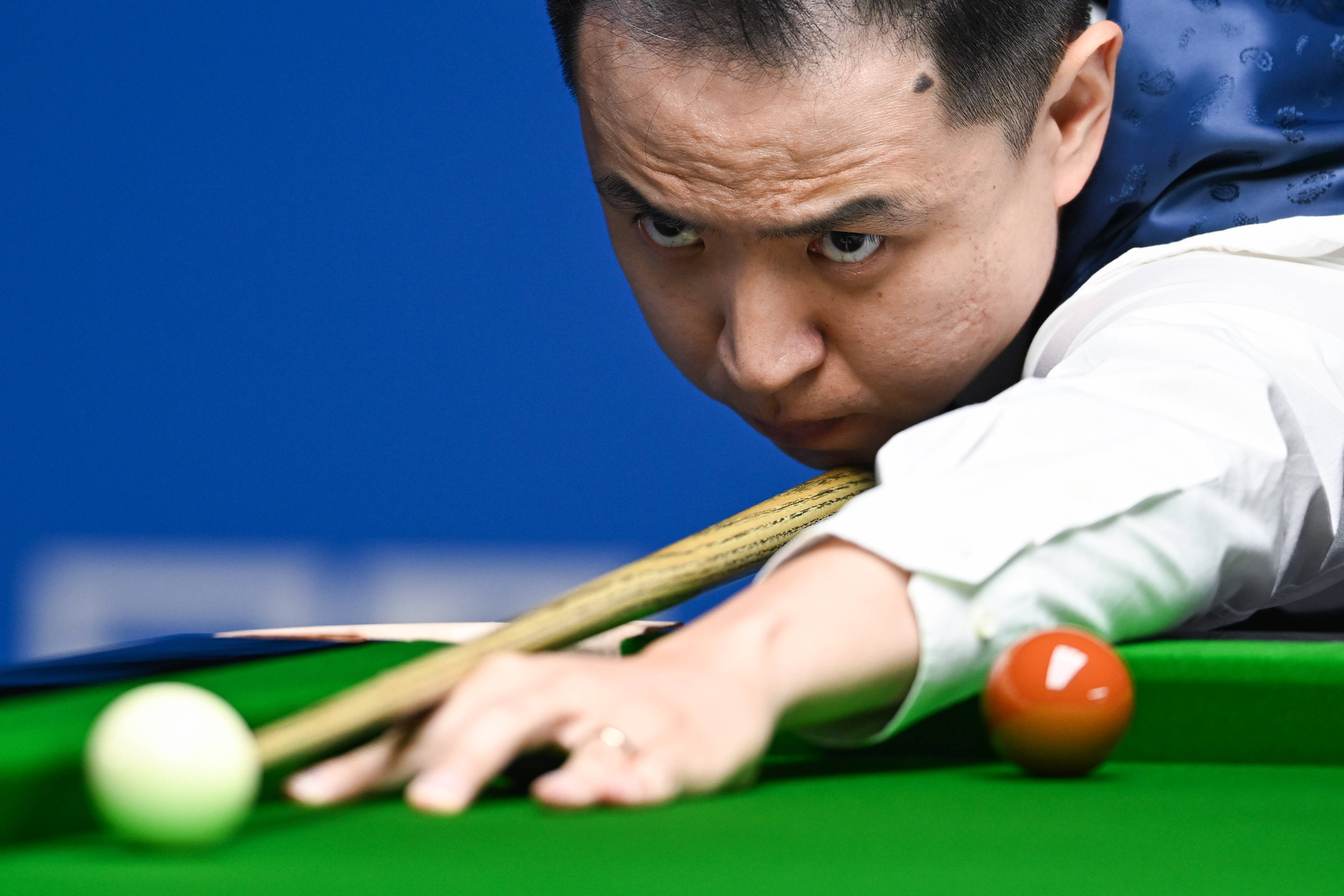 他正在带领 他正在带领